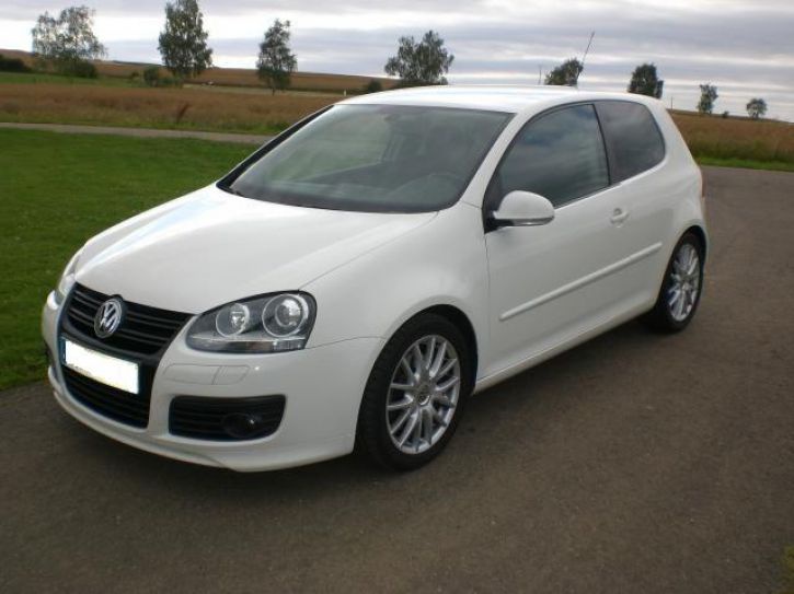 VOLKSWAGEN GOLF 2.0 TDI 136HP